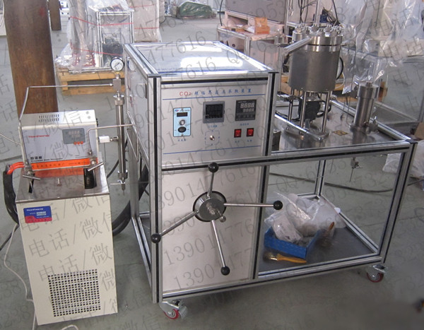 CO2���ٽ��ѹ��ȡװ��